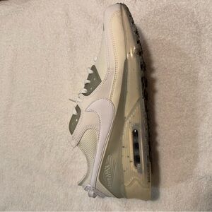 NEW IN BOX NEVER WORN Nike Airmax Terrascape 90 Triple White